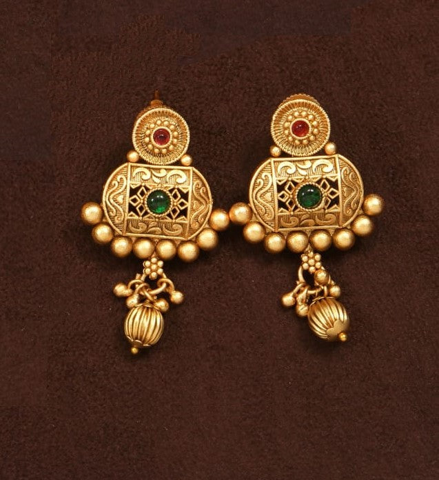 Antique Gold-Plated Choker Necklace Set with Intricate Filigree Design
