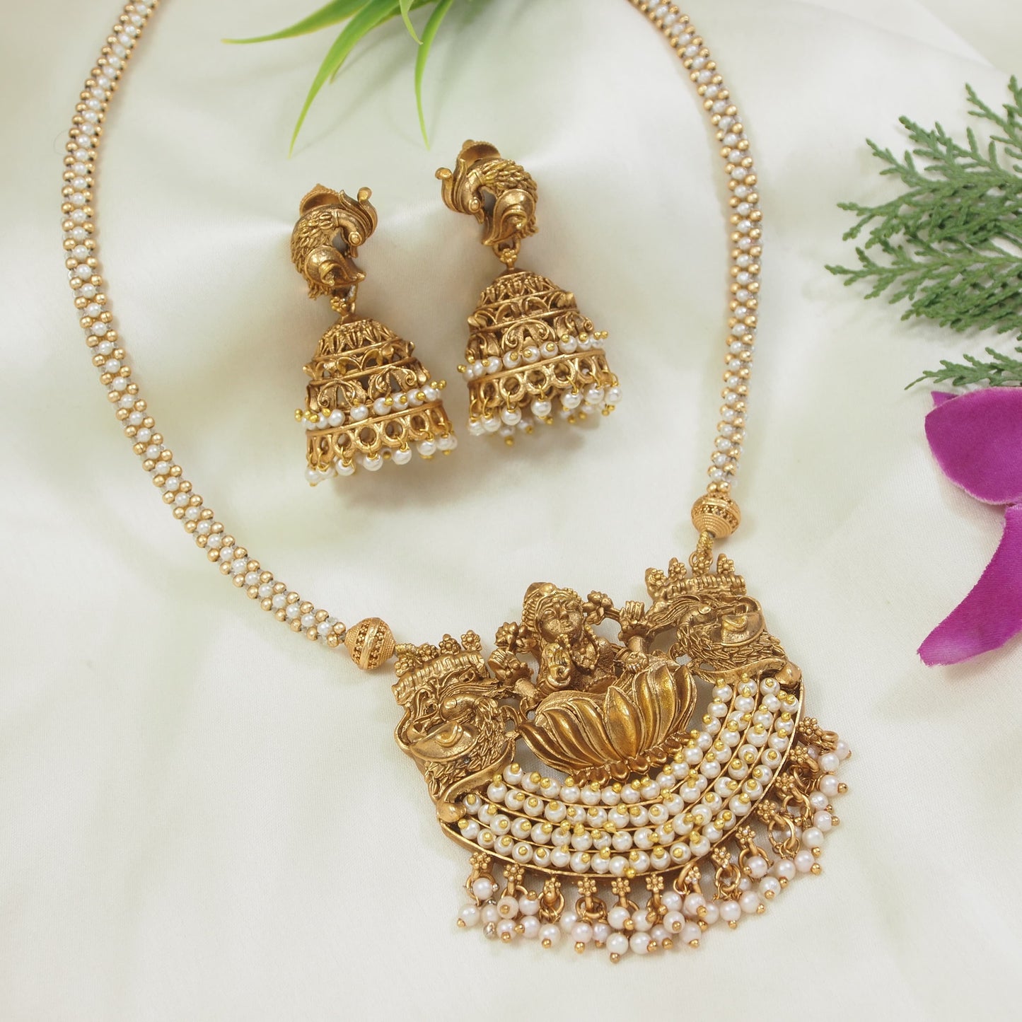 Antique Lakshmi Pendant Necklace with Beaded Jhumkas