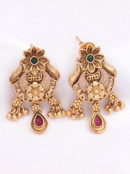 Women Antique Gold-Plated Pearl-Beaded Traditional Choker Jewellery Set