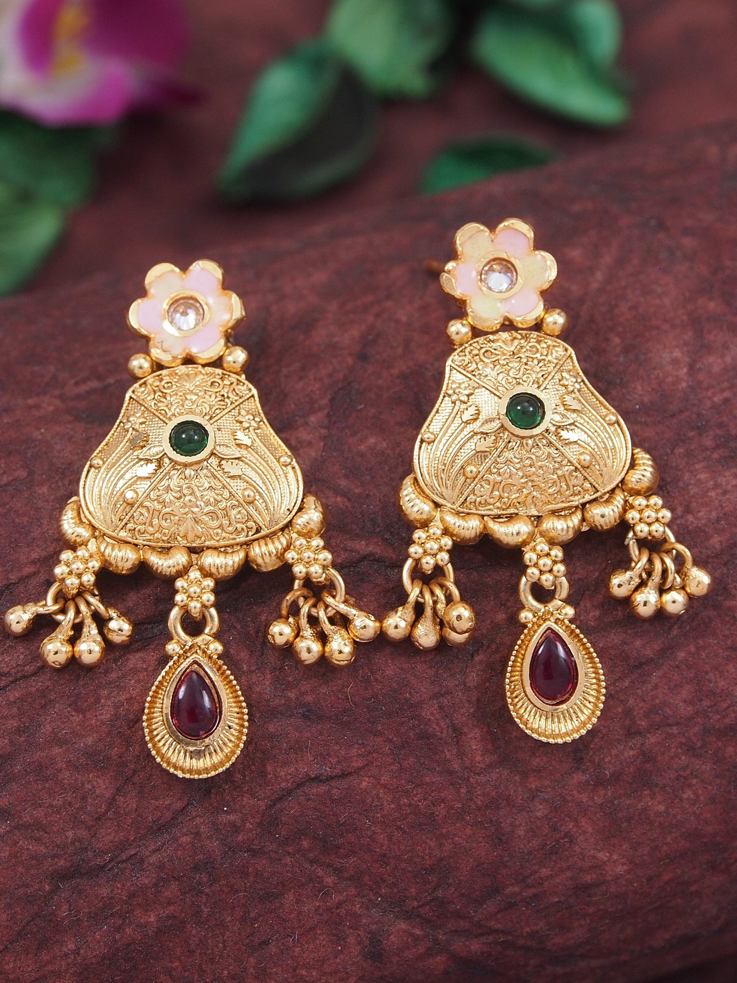 Gold-plated Plated Brass Traditional Kundan and Pearl Choker Necklace Set for Women