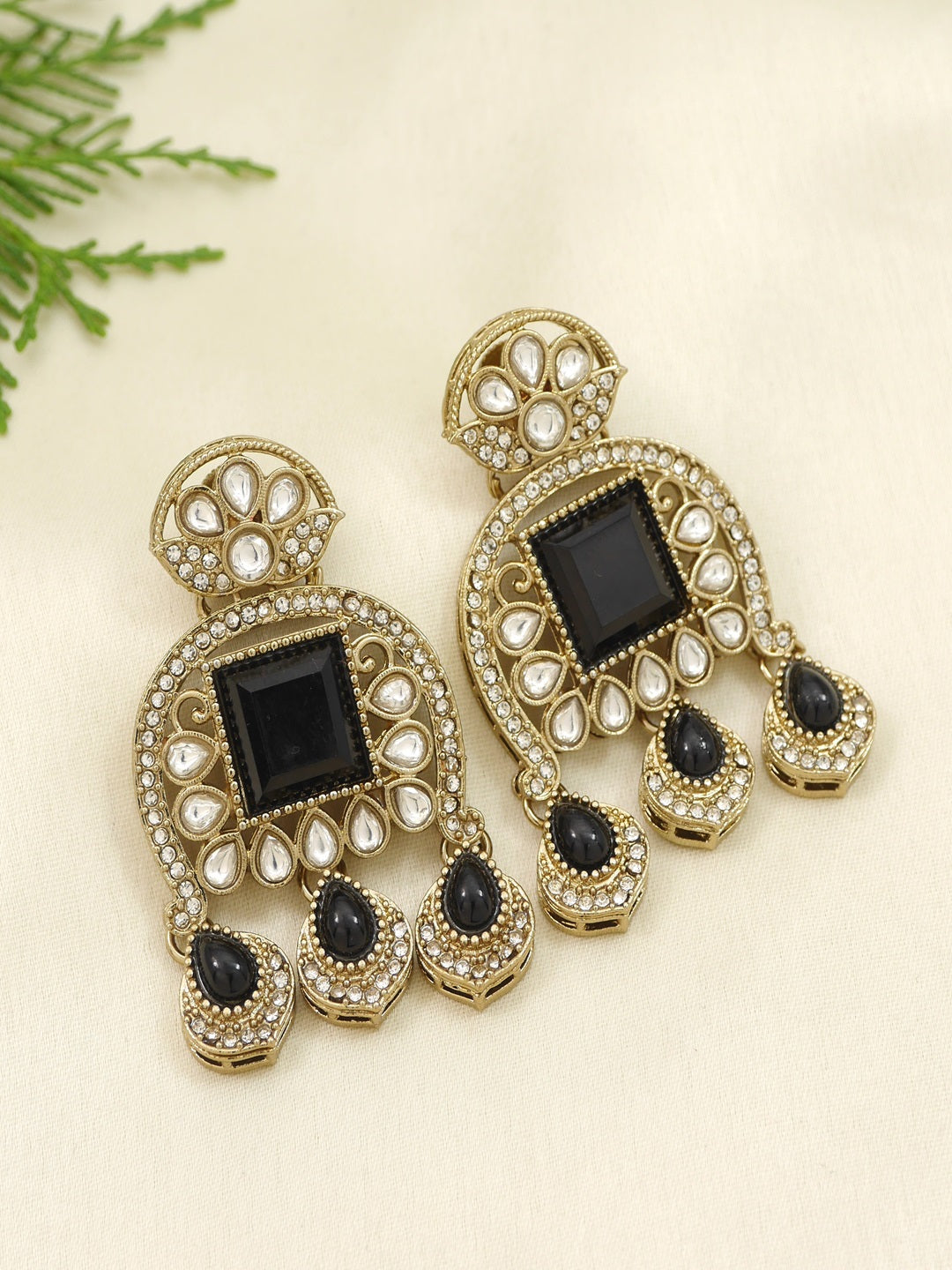 Traditional Kundan Necklace Set with Pearl & Bead Detailing