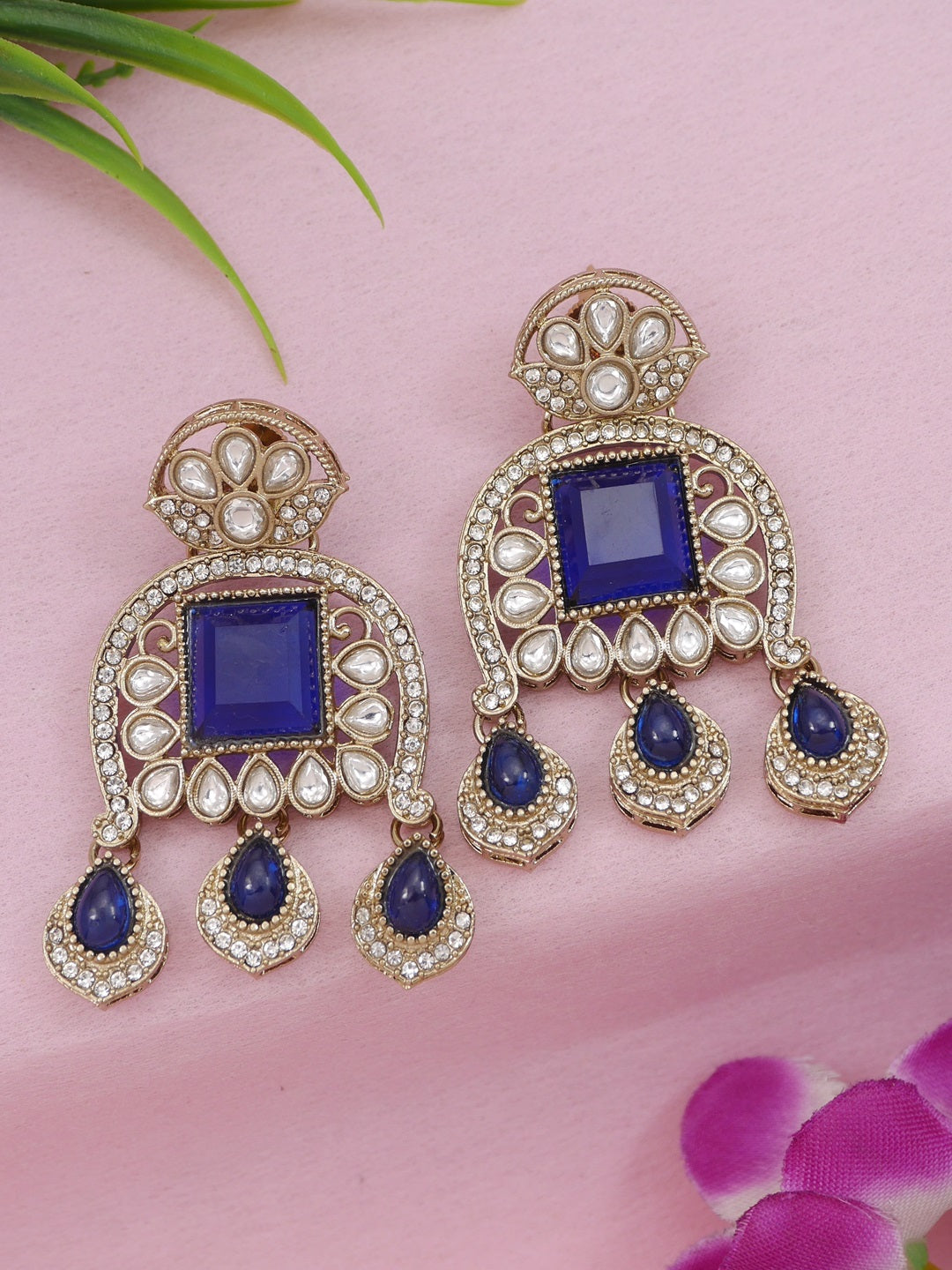 Traditional Kundan Necklace Set with Pearl & Bead Detailing