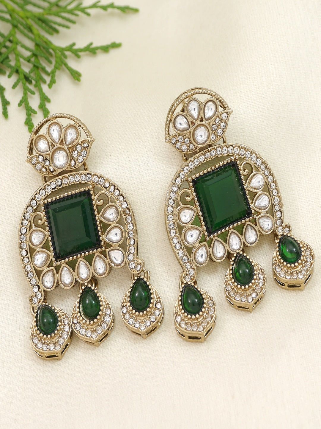 Traditional Kundan Necklace Set with Pearl & Bead Detailing