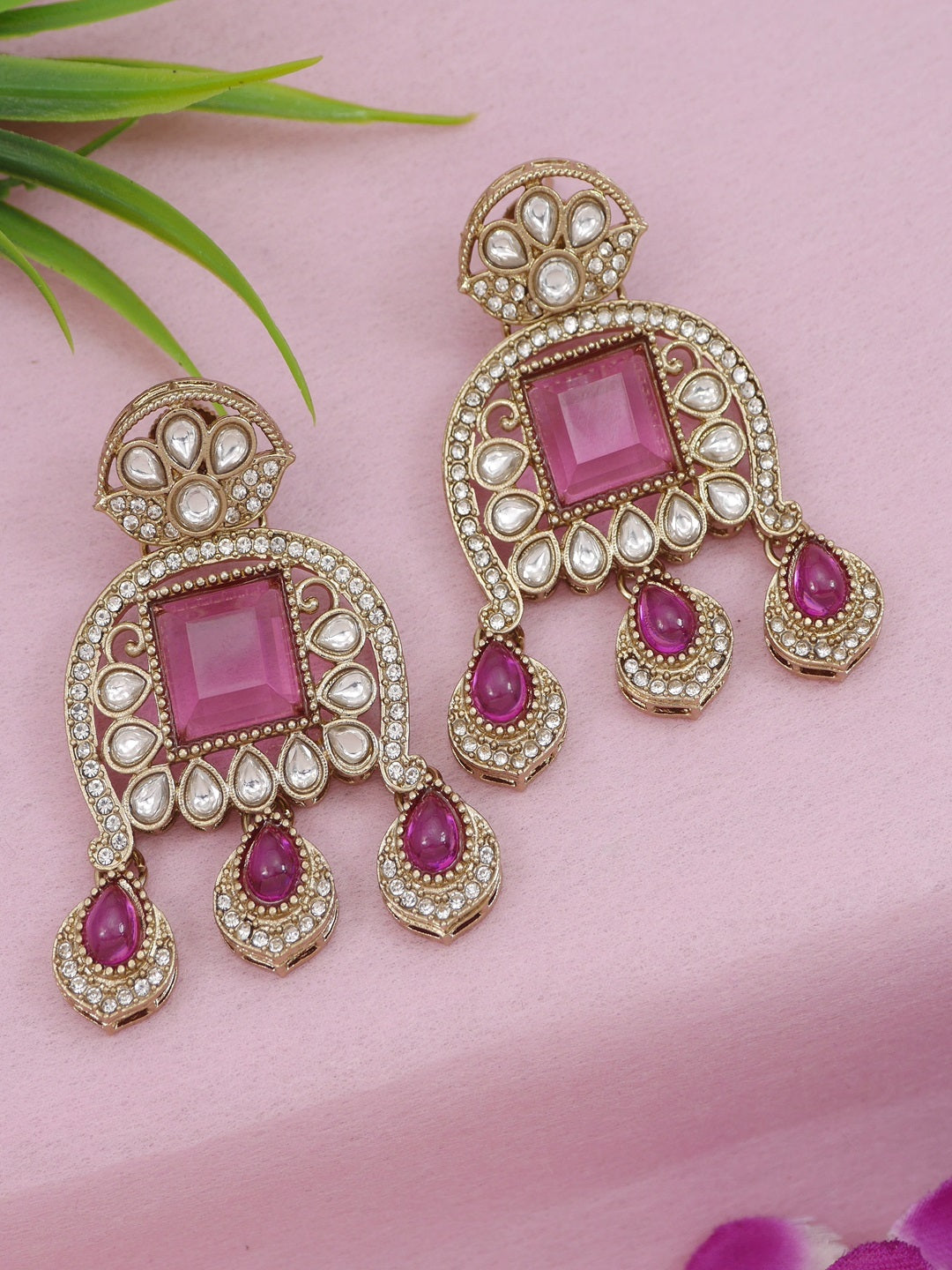 Traditional Kundan Necklace Set with Pearl & Bead Detailing